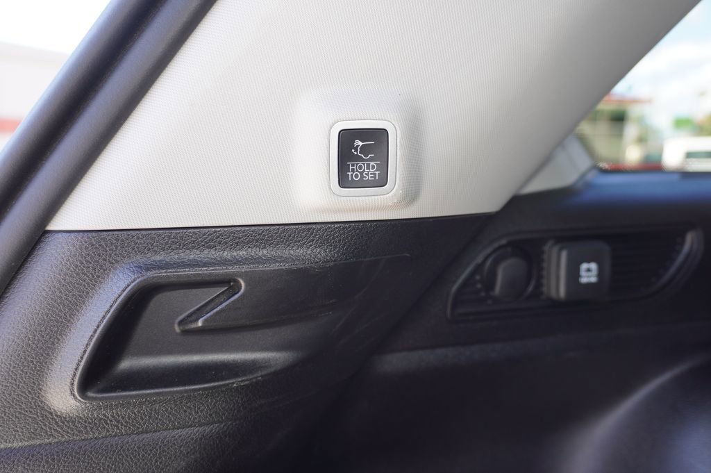 Used 2023 Jeep Grand Cherokee Limited image 9