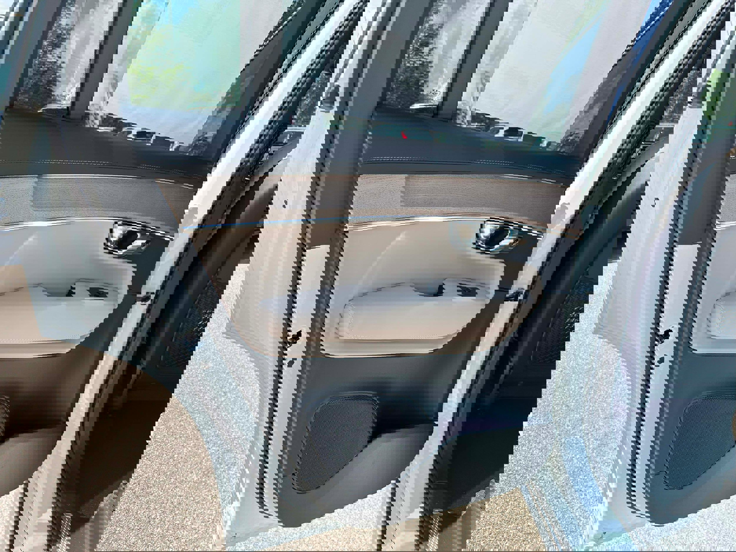 New 2026 Volvo XC90 B6 Plus w/ Protection Package Premier image 15