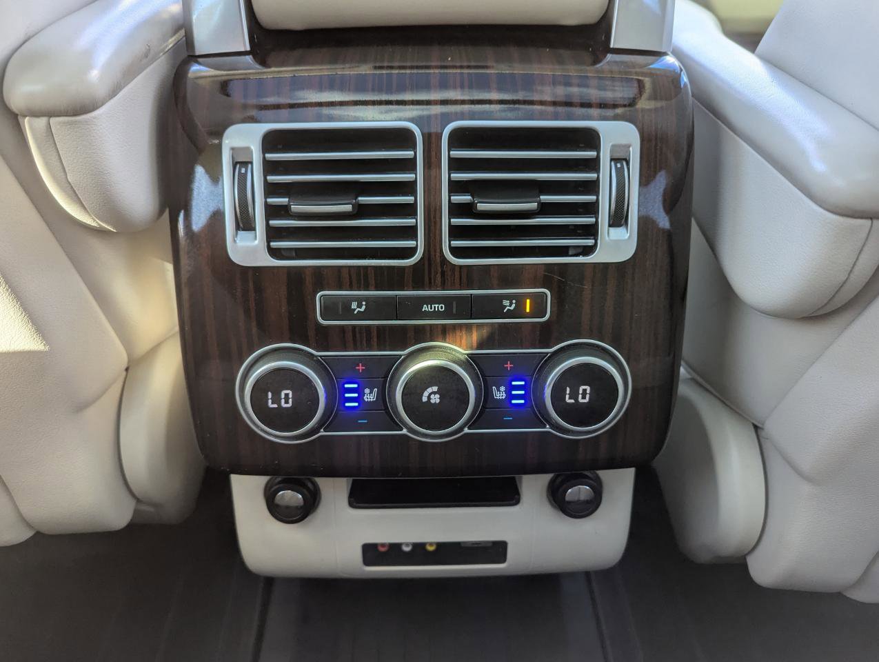 Used 2016 Land Rover Range Rover Supercharged image 48