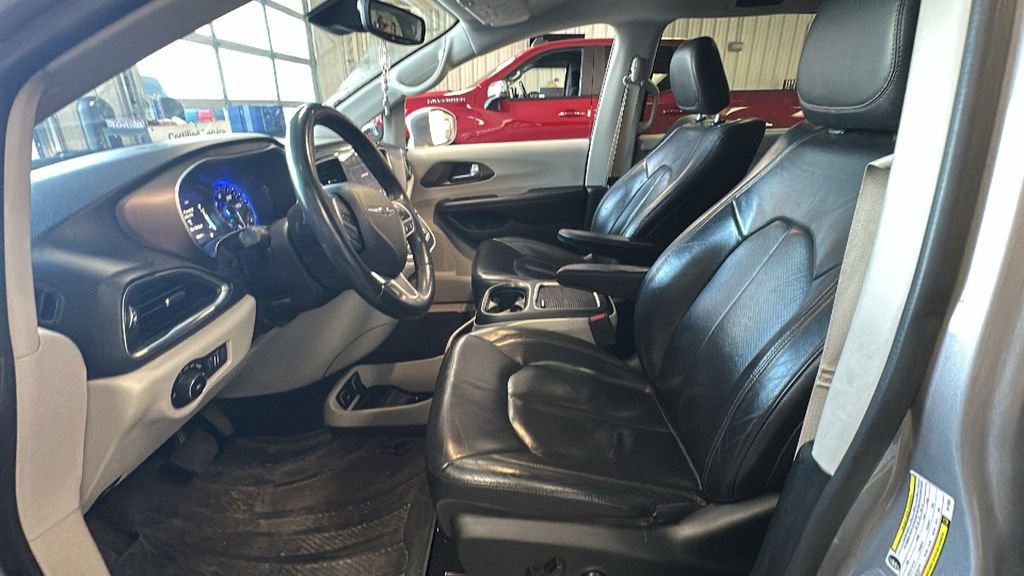 Used 2018 Chrysler Pacifica Touring-L Plus w/ Advanced Safetytec Group image 8