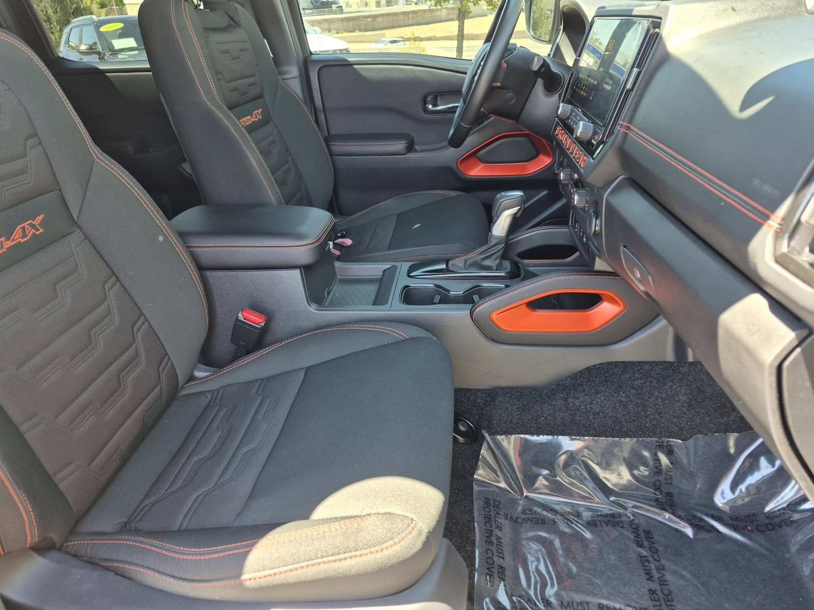 Used 2025 Nissan Frontier PRO-4X AWD/4WD image 23