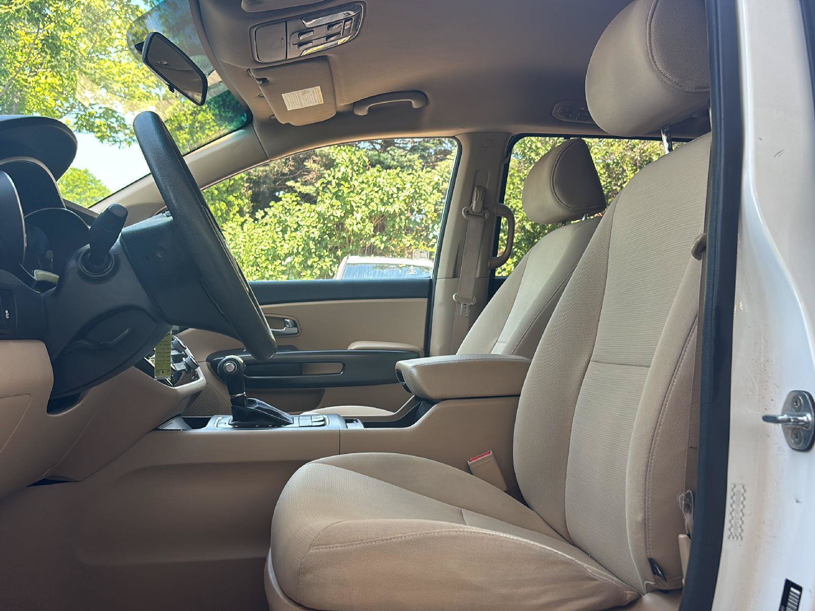 Used 2015 Kia Sedona LX w/ LX Convenience Package FWD image 2
