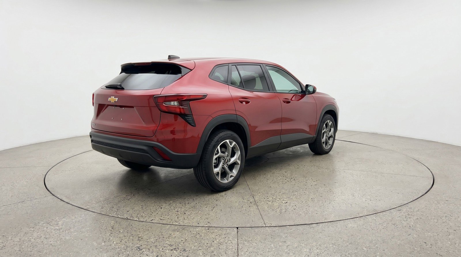 Used 2025 Chevrolet Trax LT FWD image 9