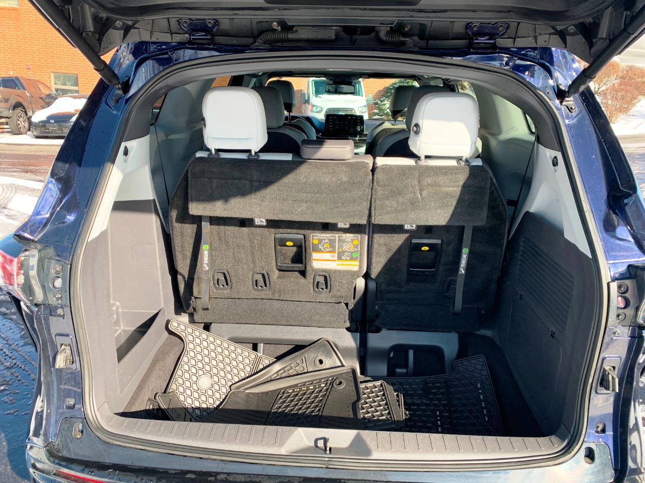 Used 2022 Toyota Sienna XSE image 15