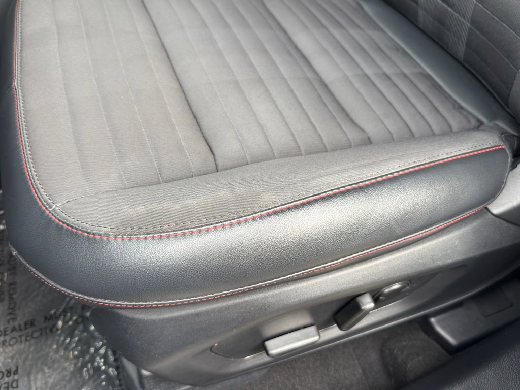 Used 2025 Ford Explorer ST-Line w/ ST-Line Street Pack image 16