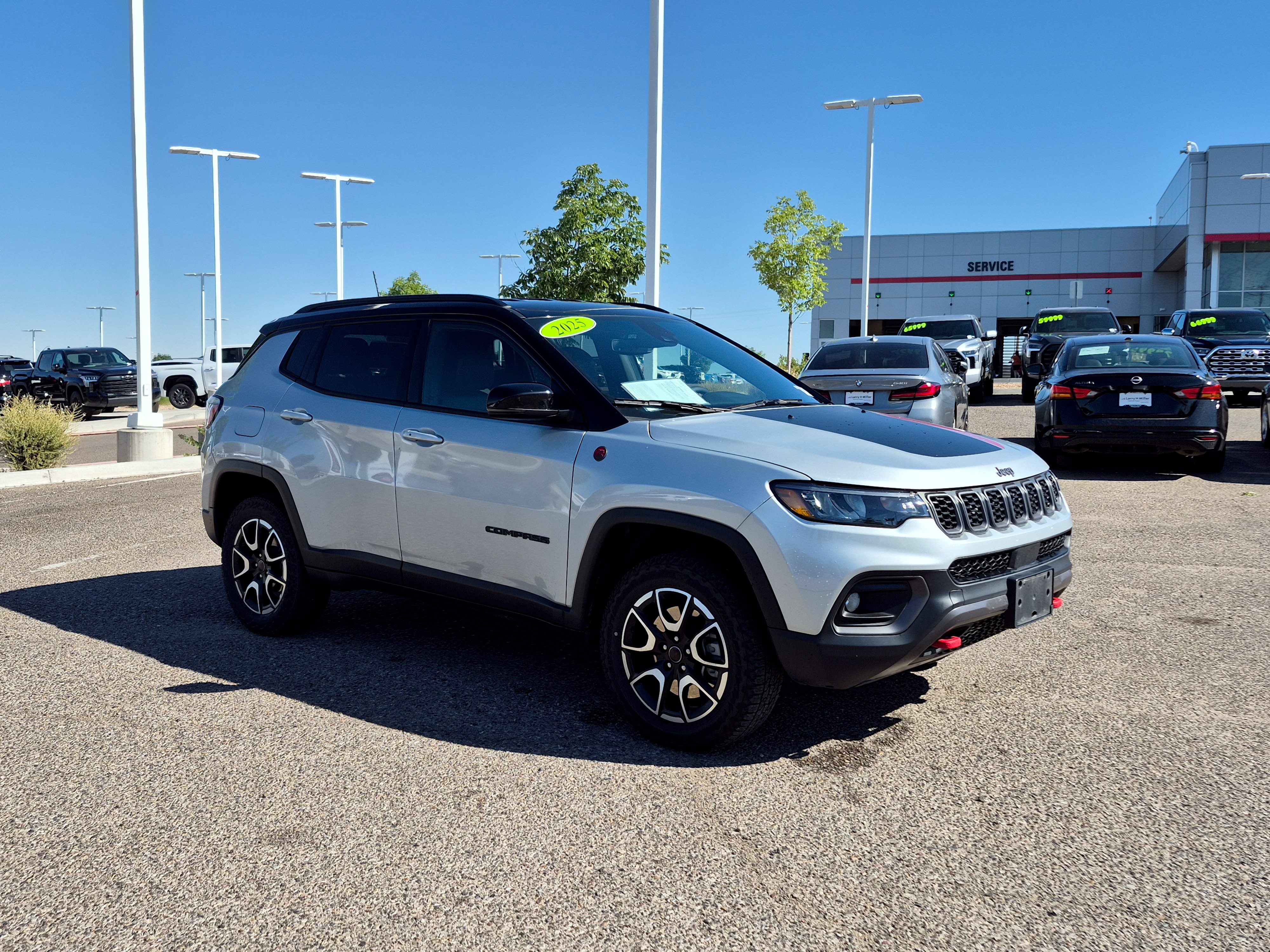 Used 2025 Jeep Compass Trailhawk AWD/4WD image 7