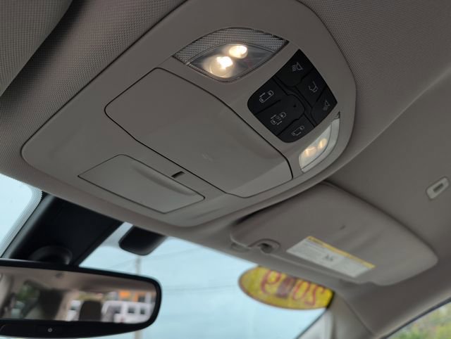 Used 2019 Chrysler Pacifica Touring-L w/ Premium Audio Group FWD image 26