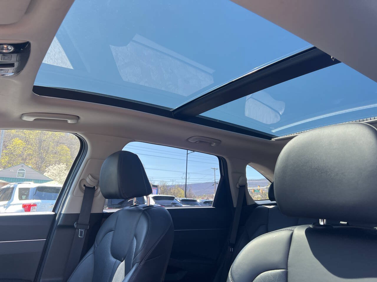 Used 2023 Kia Sorento S w/ Panoramic Sunroof Package AWD/4WD image 15