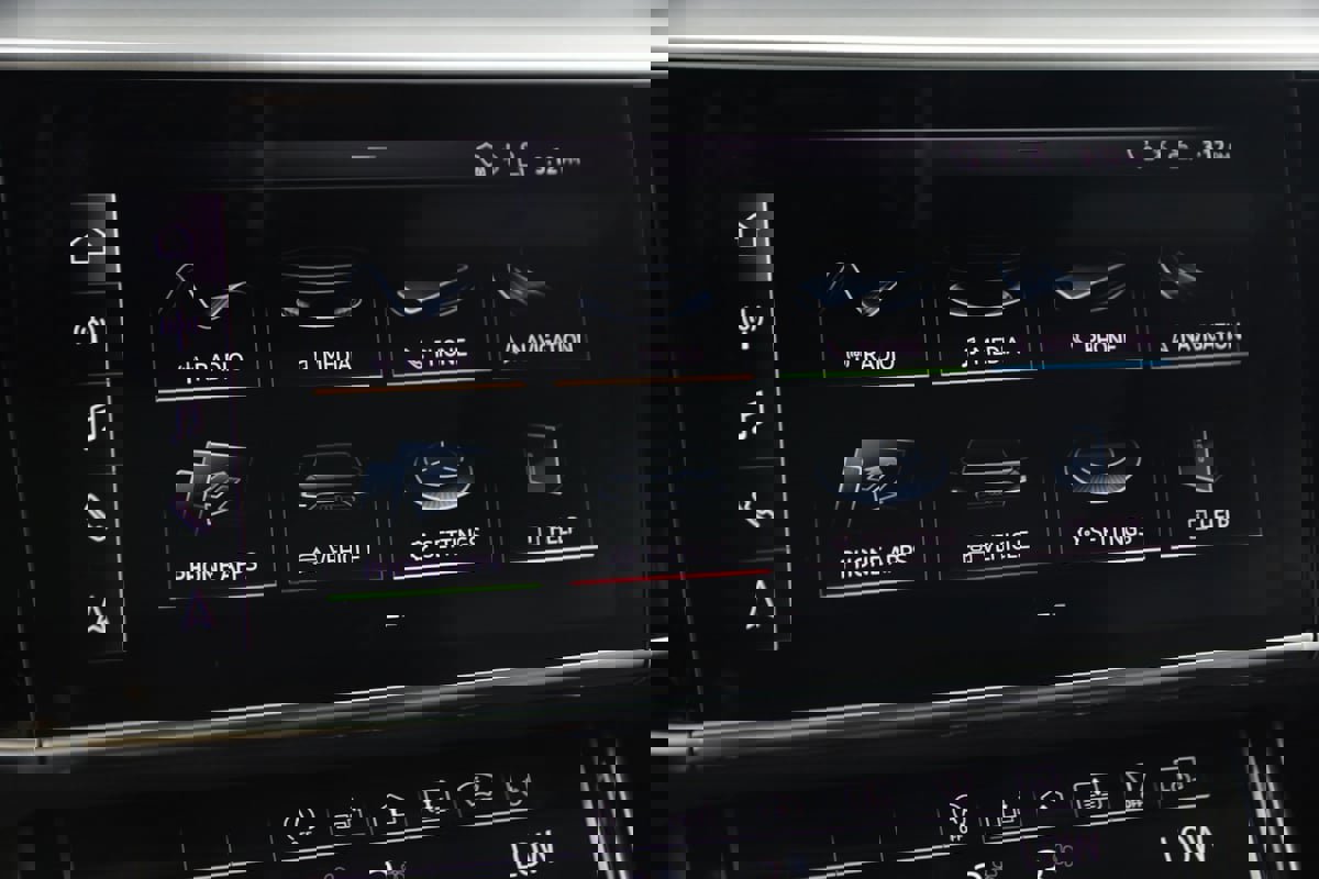 Used 2020 Audi A8 L 4.0T w/ Sport Plus Package image 35