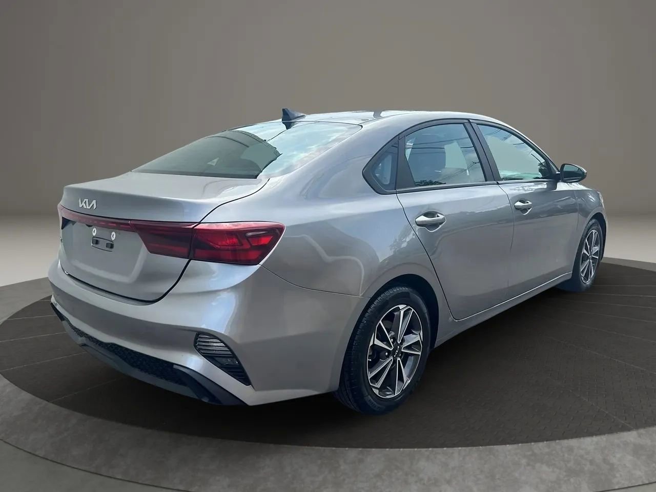 Used 2023 Kia Forte LXS image 5