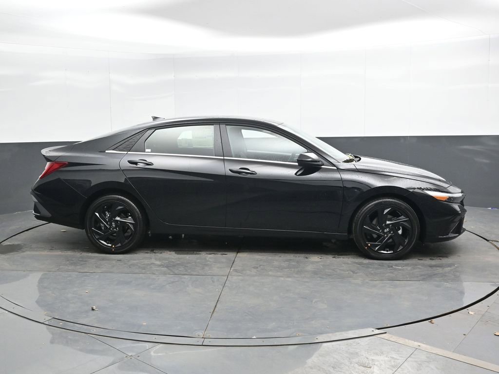 New 2026 Hyundai Elantra SEL Sport image 3