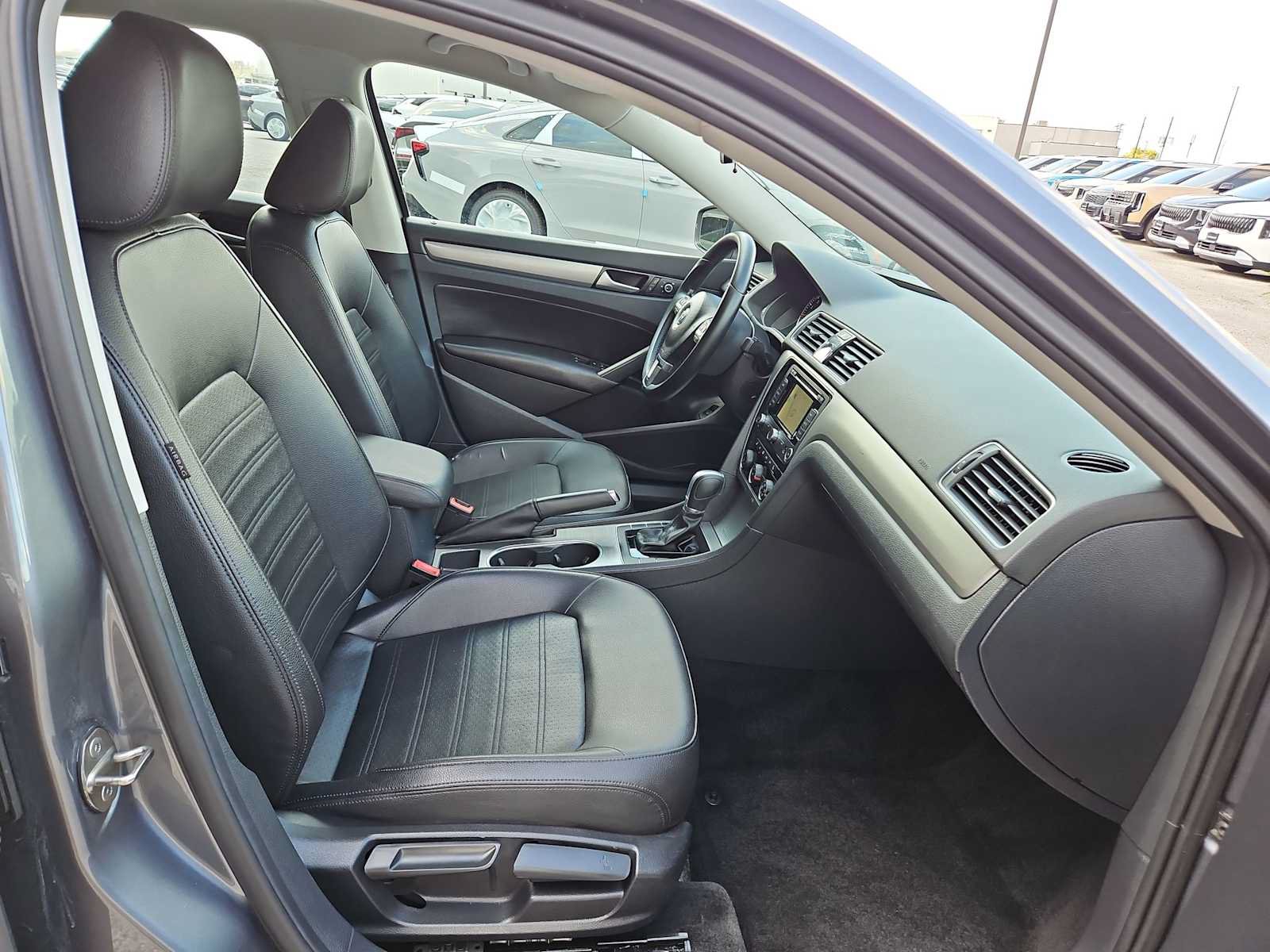 Used 2015 Volkswagen Passat 1.8T SE FWD image 16