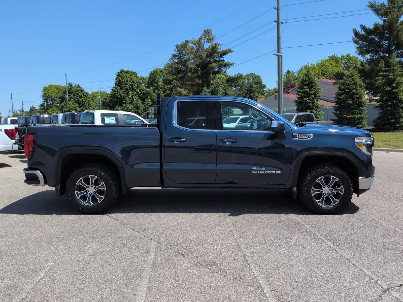 Used 2020 GMC Sierra 1500 SLE w/ X31 Off-Road Package AWD/4WD image 9