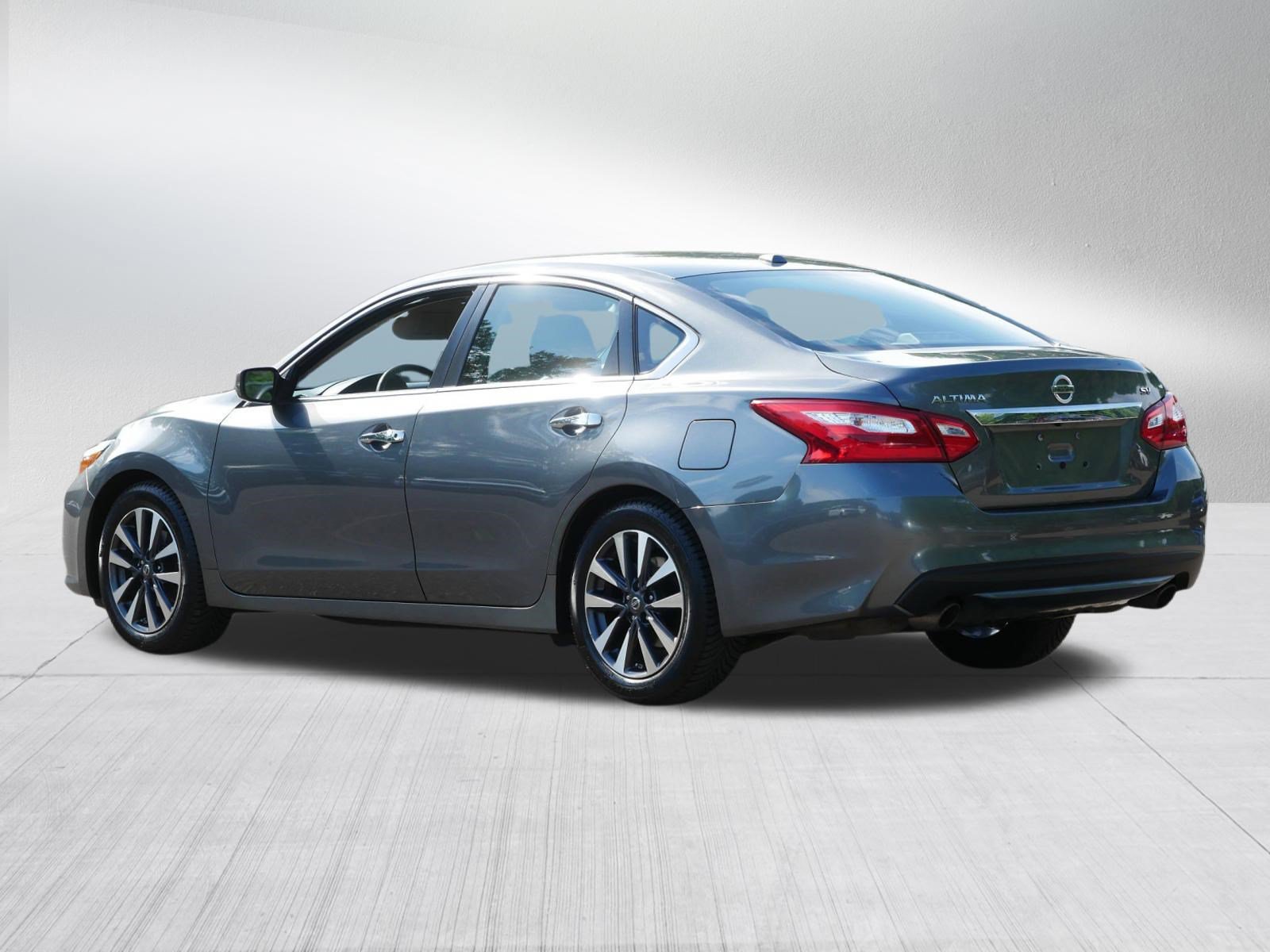 Certified 2017 Nissan Altima 2.5 SV FWD image 5