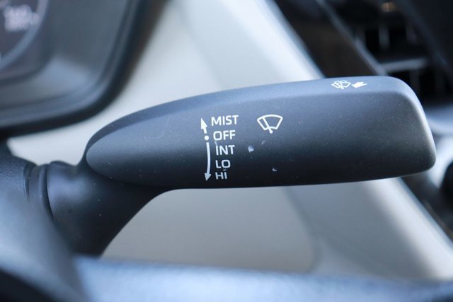 Used 2023 Toyota Corolla Cross L image 21