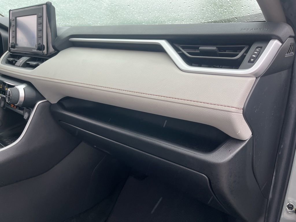 Used 2021 Toyota RAV4 XLE w/ Convenience Package image 29