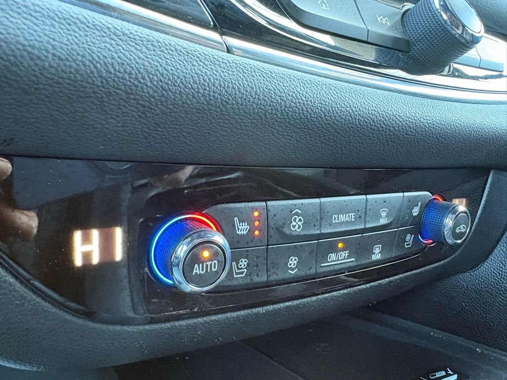 Used 2024 Buick Enclave Premium image 36