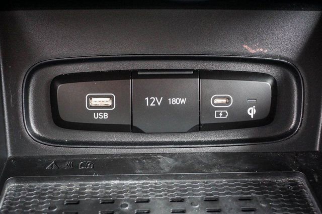 Used 2025 Hyundai Venue Limited image 22