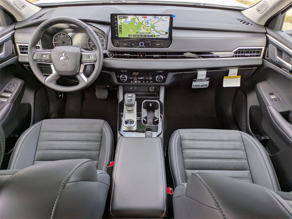 New 2025 Mitsubishi Outlander SE image 16