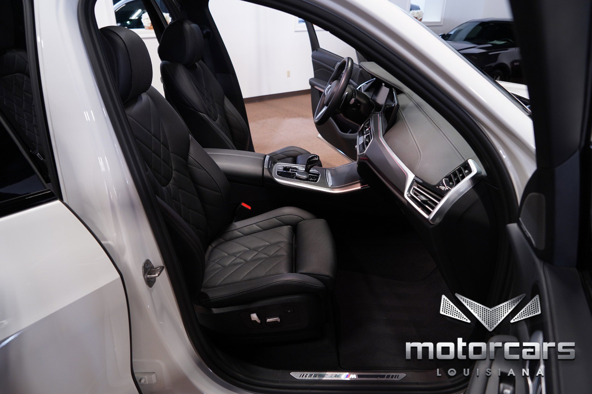 Used 2023 BMW X5 xDrive40i w/ M Sport Package image 31
