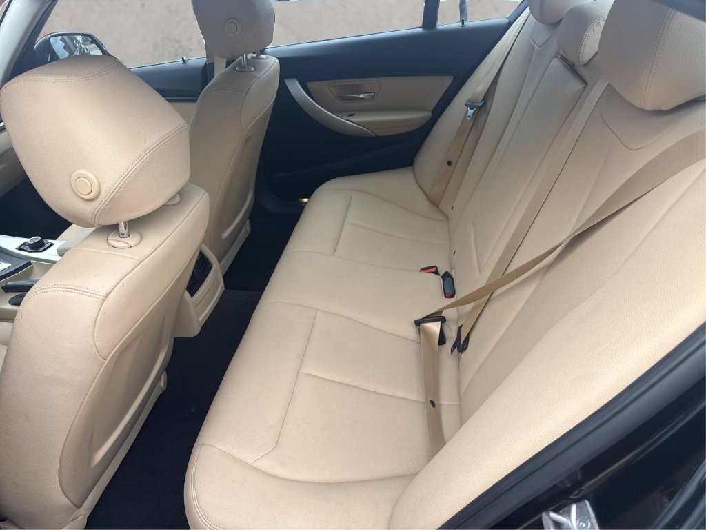 Used 2018 BMW 320i xDrive Sedan AWD/4WD image 12