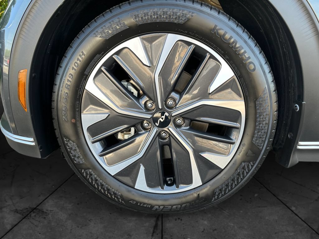 Certified 2024 Kia EV6 Light AWD/4WD image 14