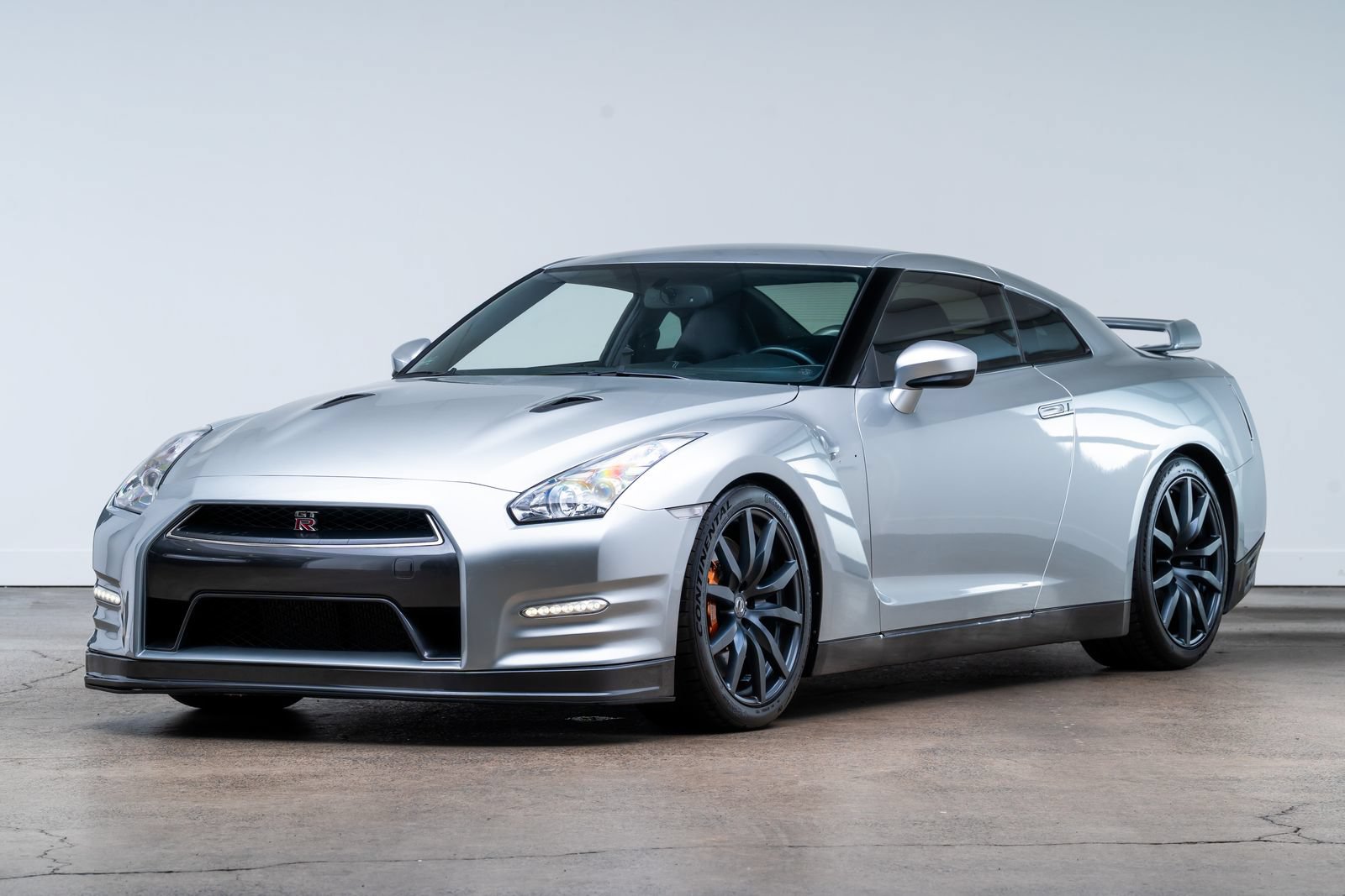 Used 2014 Nissan GT-R Premium AWD/4WD image 3
