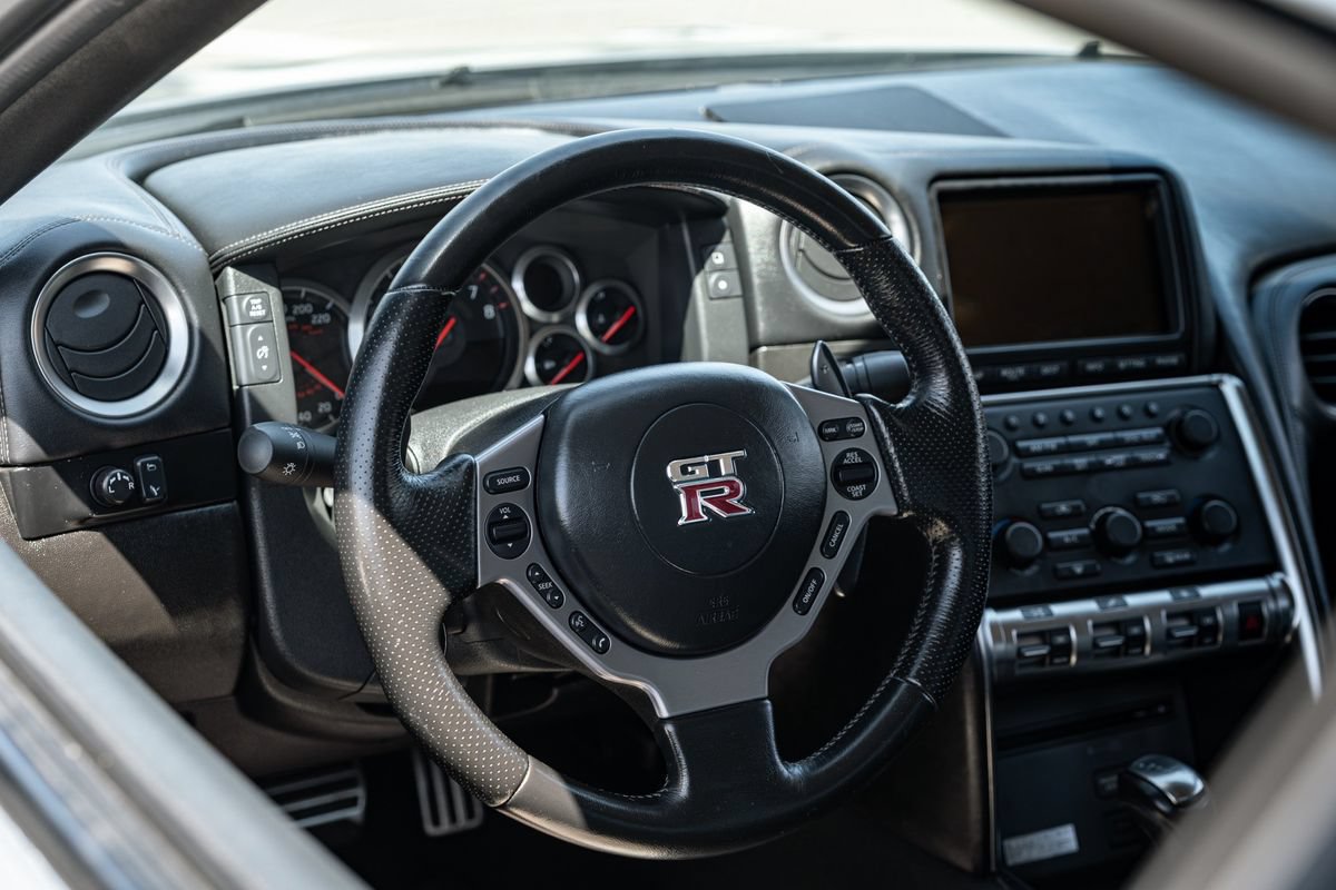 Used 2009 Nissan GT-R Premium AWD/4WD image 23