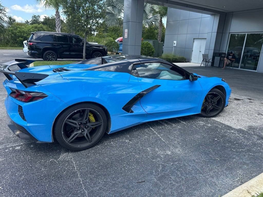 Used 2021 Chevrolet Corvette Stingray Premium Conv w/ Z51 Performance Package RWD image 3