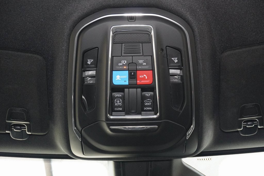 Used 2024 Jeep Grand Cherokee Laredo X w/ Trailer Tow Package image 18