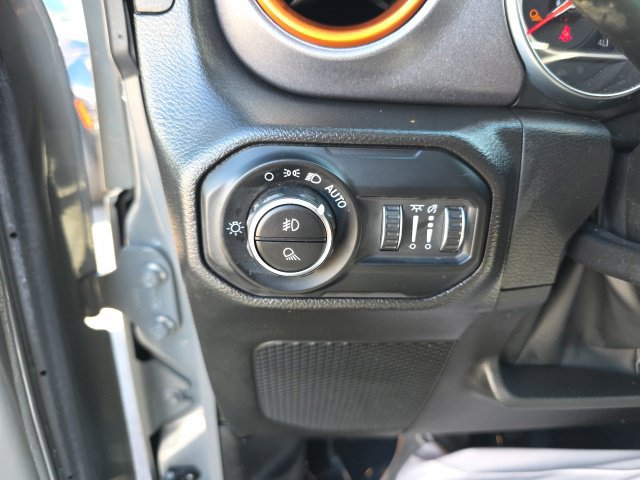 Used 2022 Jeep Gladiator Mojave AWD/4WD image 13