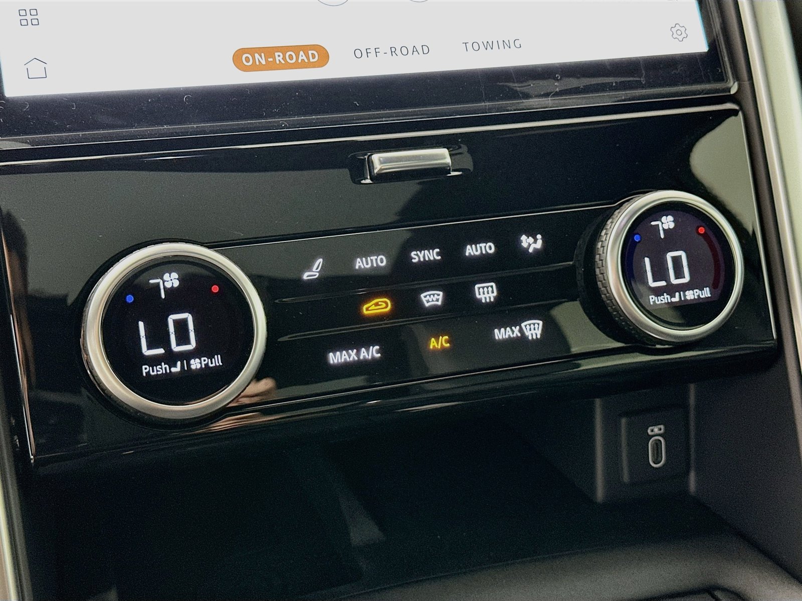 New 2026 Land Rover Discovery S AWD/4WD image 26
