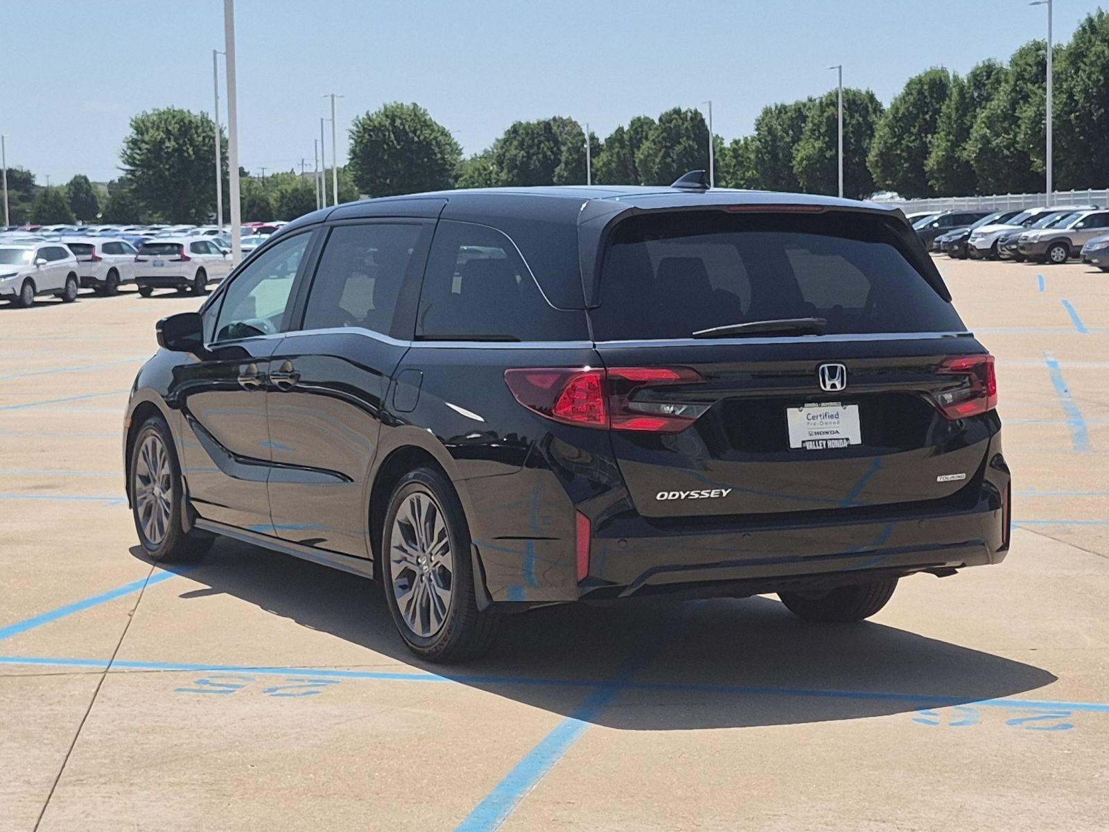 Certified 2025 Honda Odyssey Touring image 8