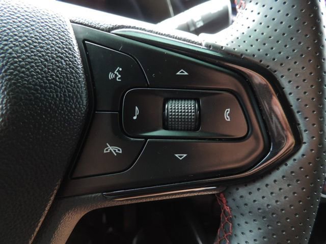 Used 2025 Chevrolet Trax RS w/ Sunroof Package FWD image 31
