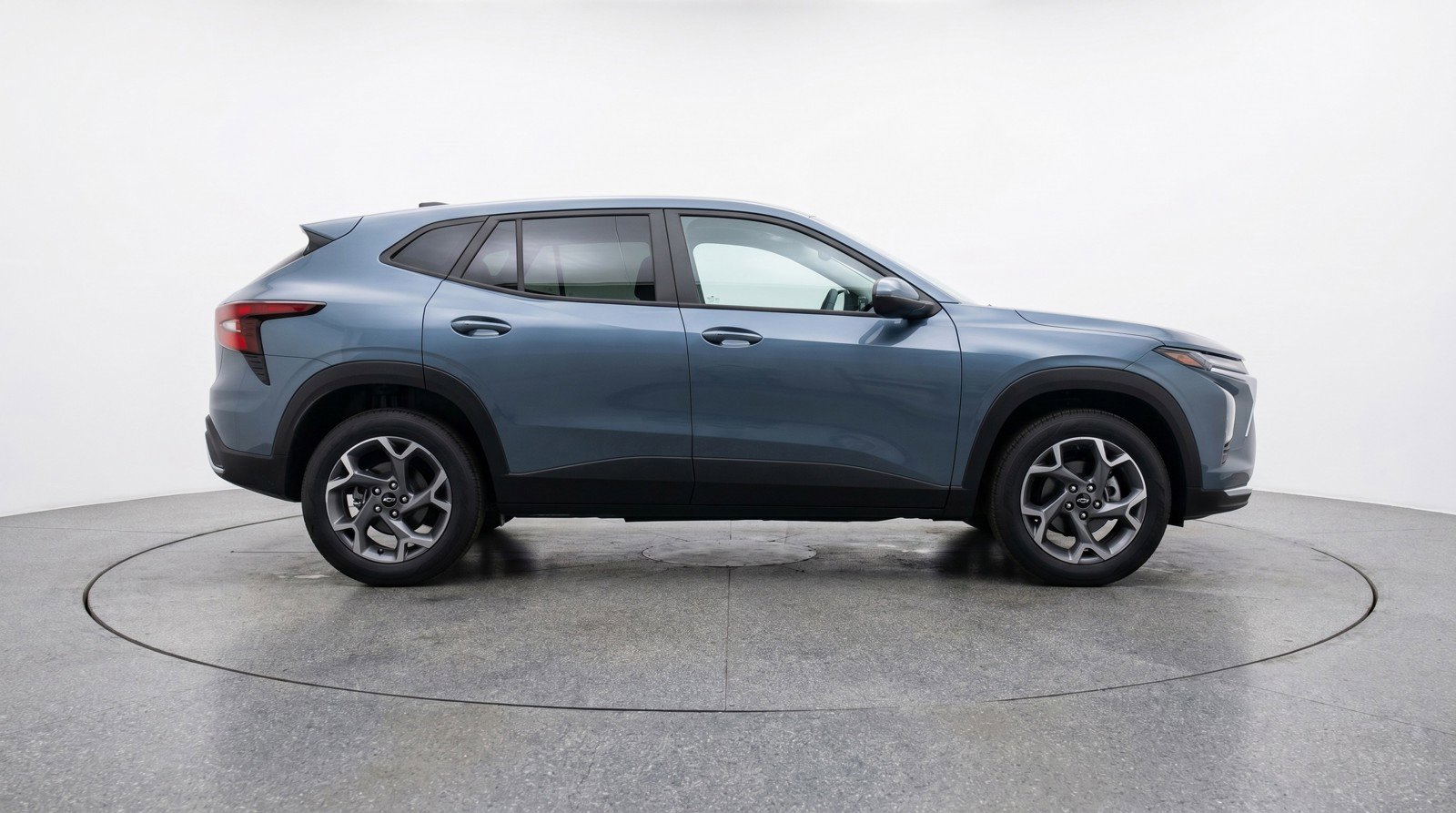 Used 2025 Chevrolet Trax LT FWD image 11