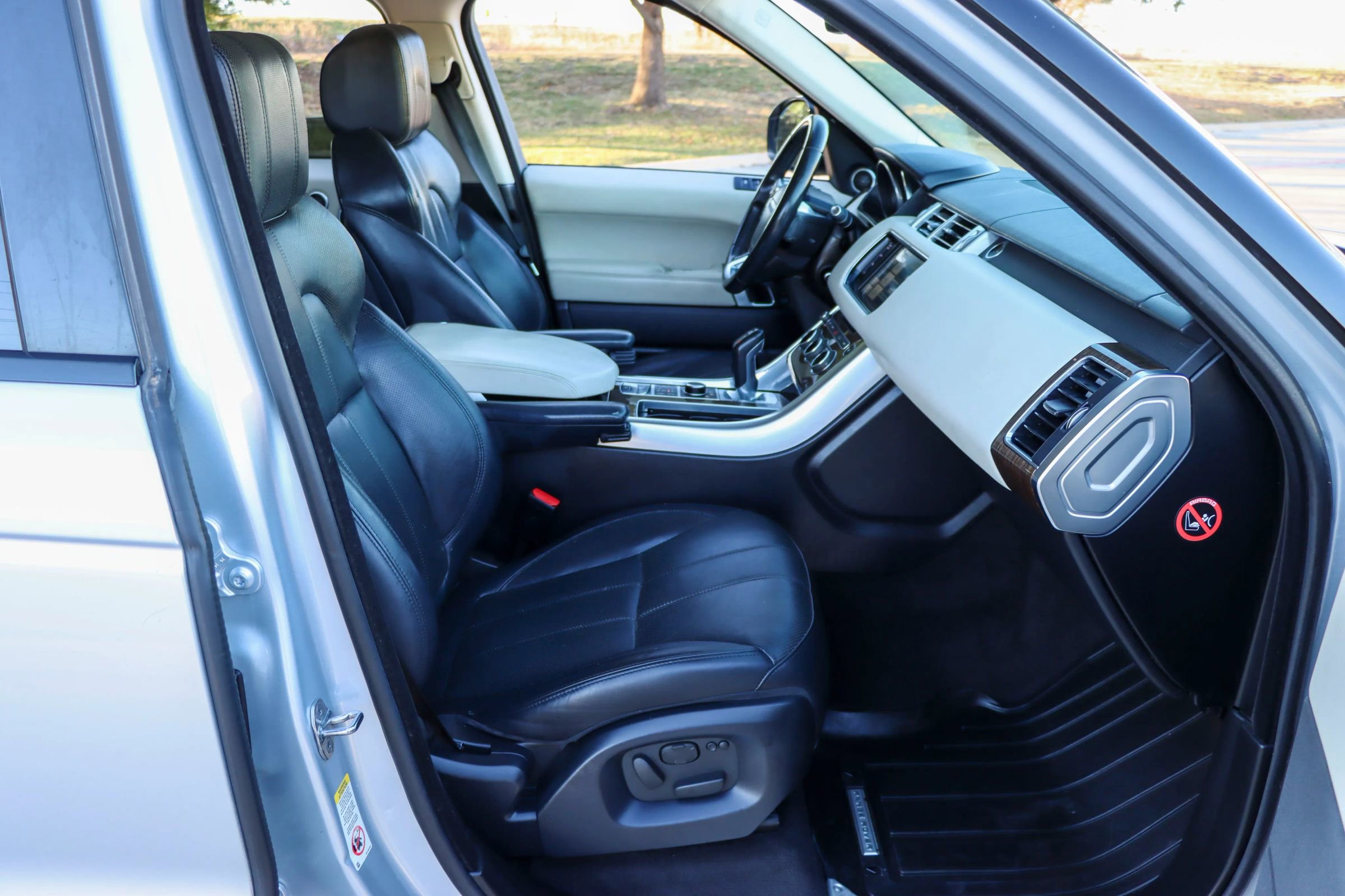 Used 2014 Land Rover Range Rover Sport HSE image 29