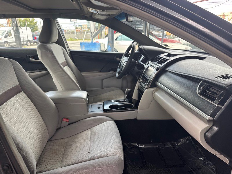 Used 2013 Toyota Camry LE FWD image 23