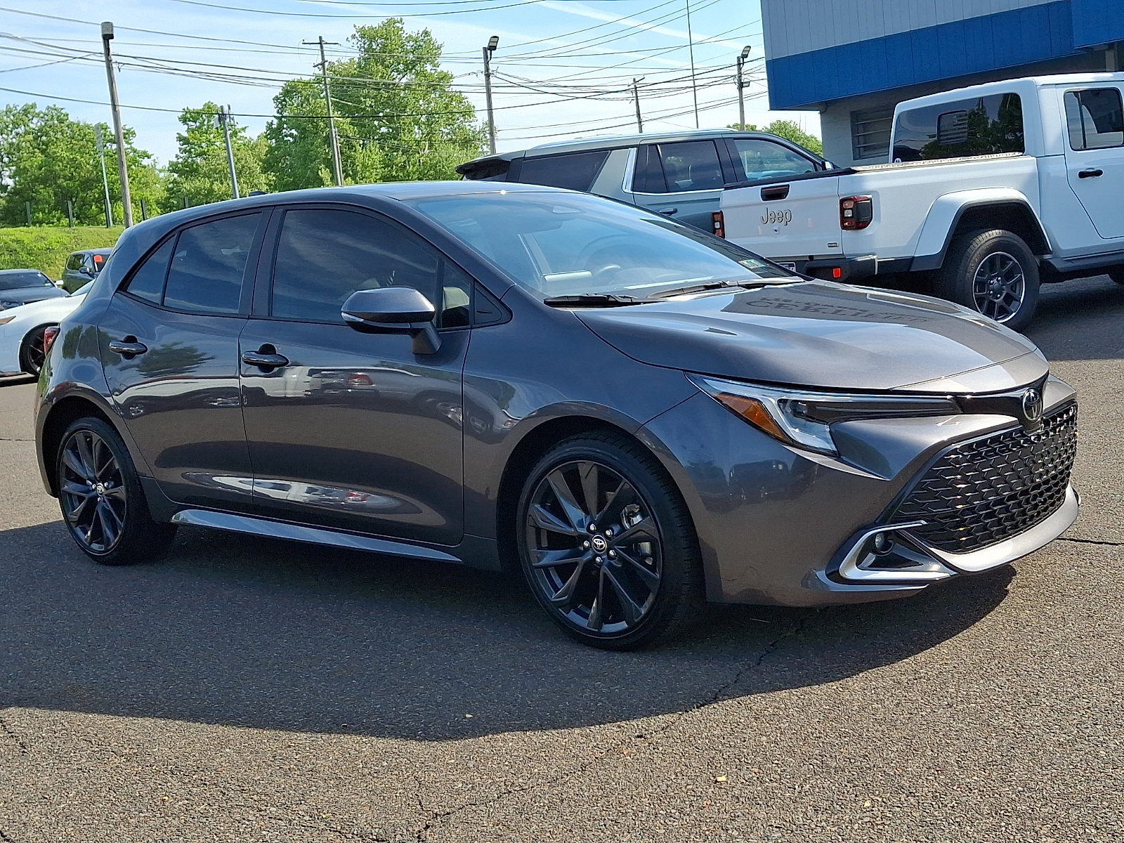 Used 2025 Toyota Corolla XSE FWD image 3