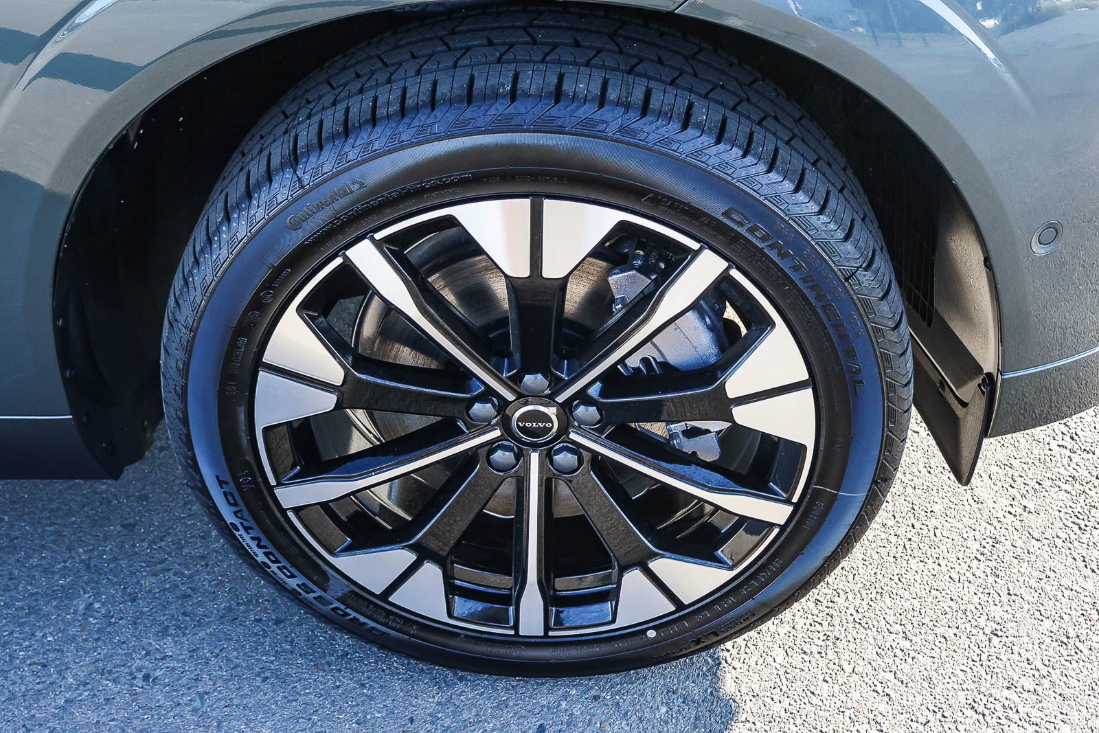 New 2026 Volvo XC60 T8 Plus w/ Climate Package image 14