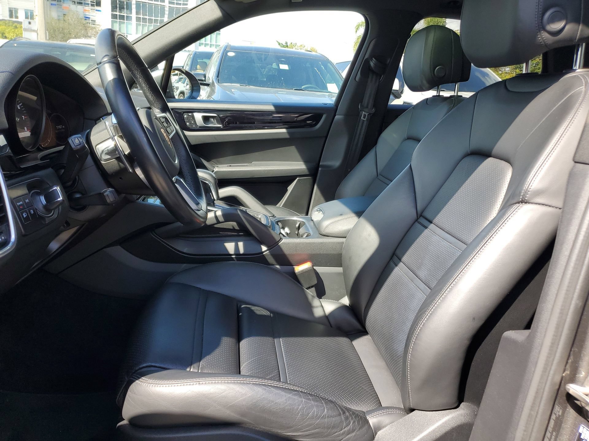 Used 2022 Porsche Cayenne AWD/4WD image 21
