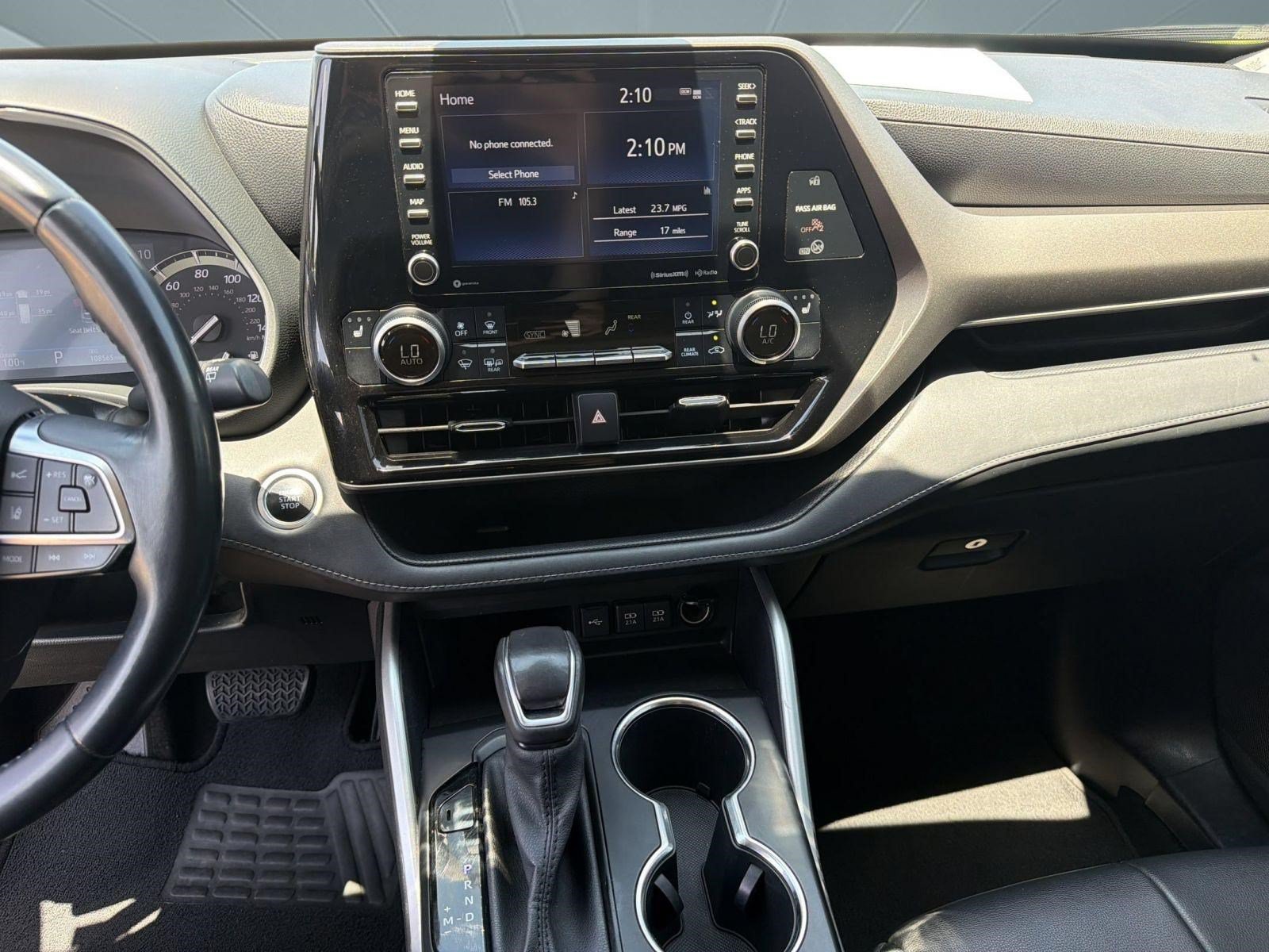 Used 2021 Toyota Highlander XLE FWD image 18