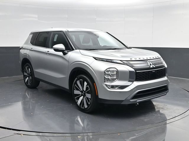 Used 2025 Mitsubishi Outlander SE