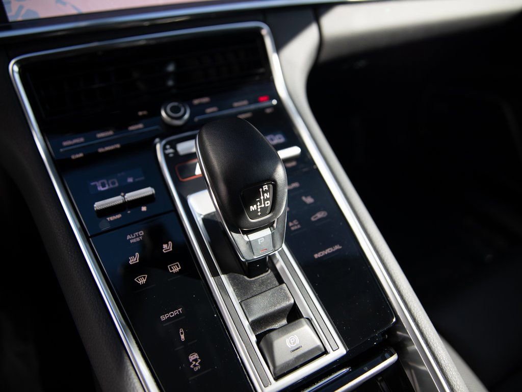Used 2023 Porsche Panamera 4 Platinum Edition image 17