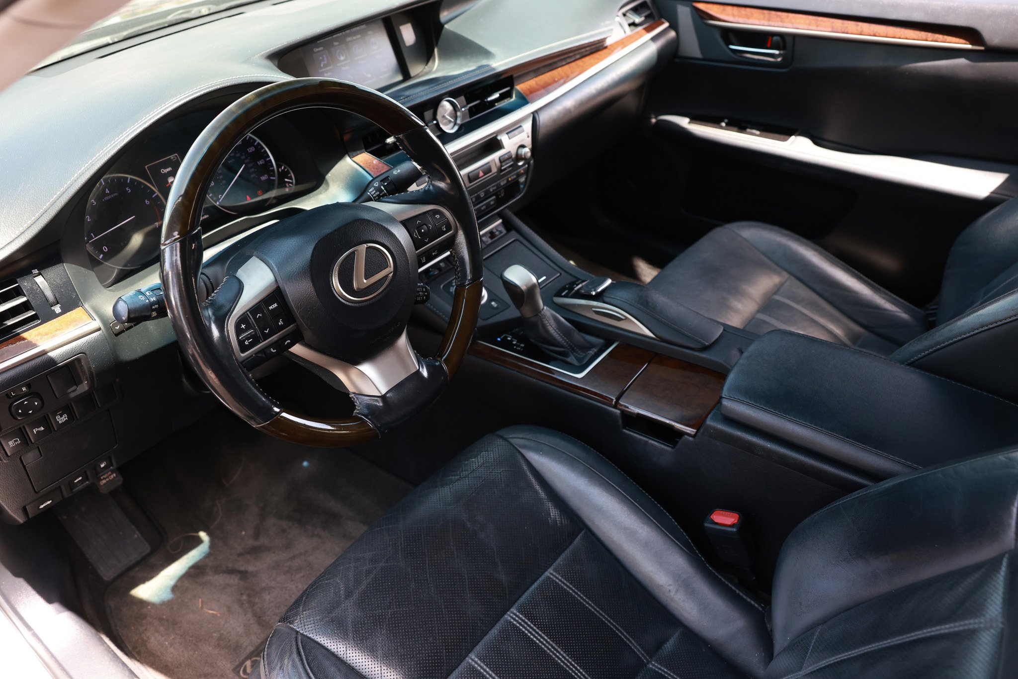 Used 2016 Lexus ES 350 w/ Luxury Package w/Wood Trim FWD image 6