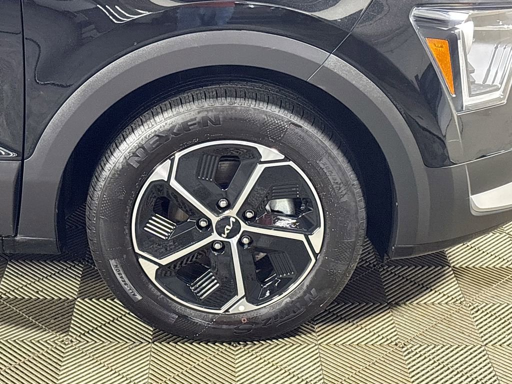 Certified 2023 Kia Niro EX image 24