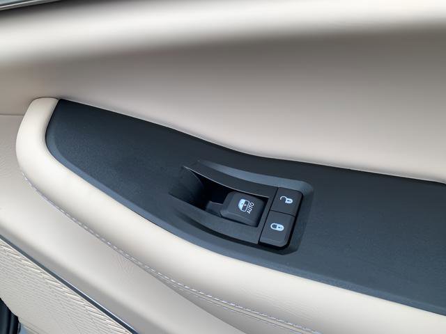 New 2025 Jeep Grand Cherokee Limited w/ Black Appearance Package image 32