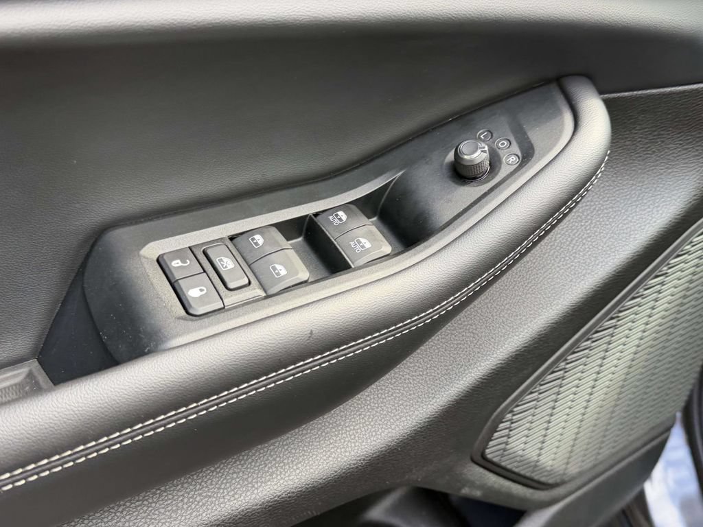 Certified 2025 Jeep Grand Cherokee Laredo AWD/4WD image 25