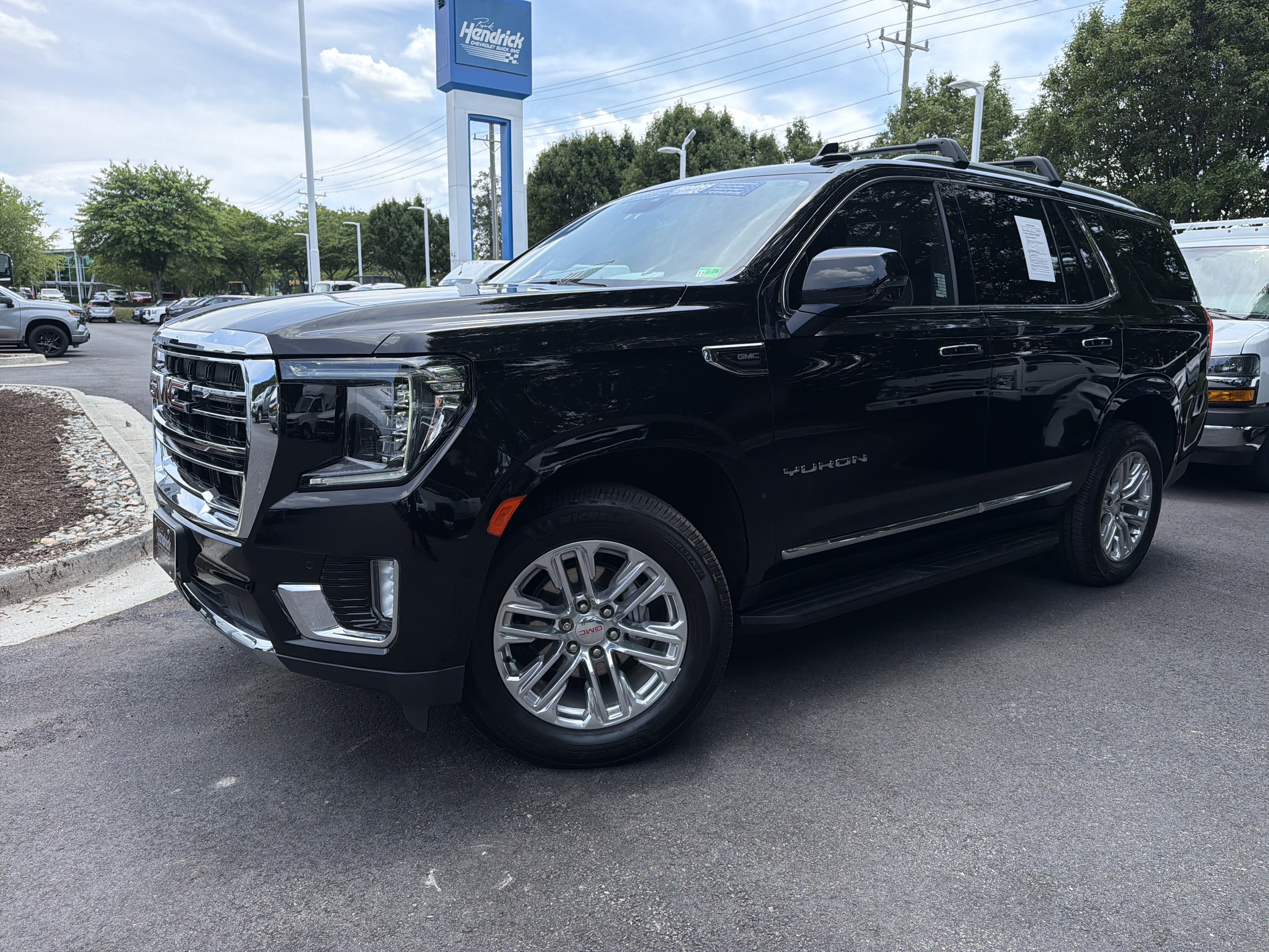Used 2023 GMC Yukon SLT w/ SLT Luxury Package AWD/4WD image 5