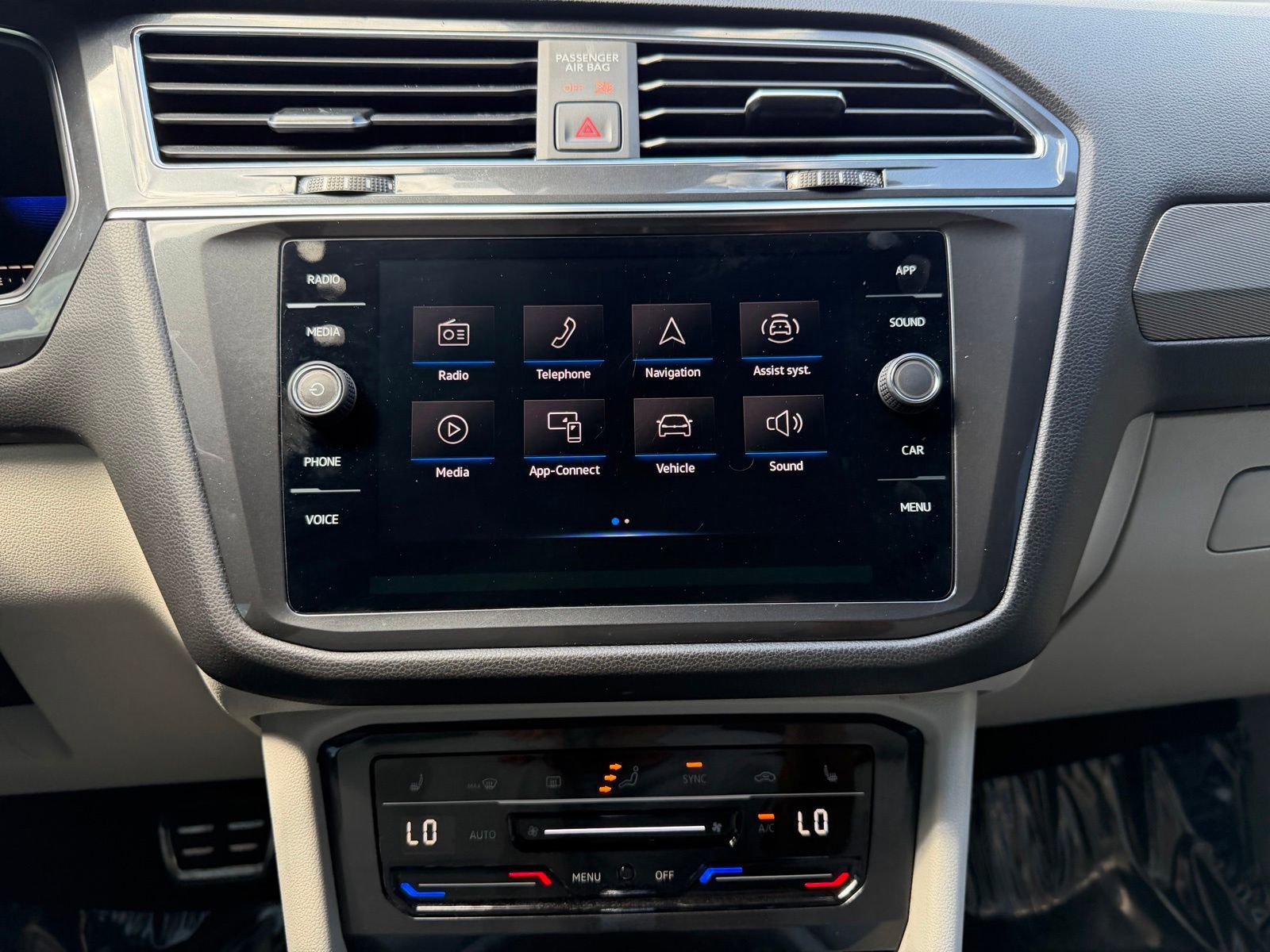 Used 2022 Volkswagen Tiguan SE R-Line FWD image 15