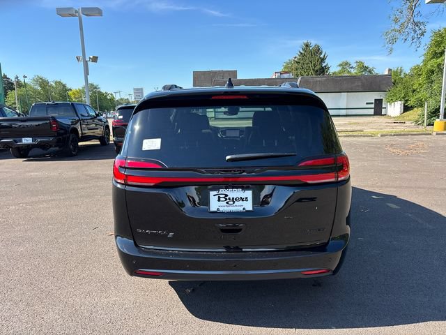 New 2027 Chrysler Pacifica Limited w/ Family Tech Group FWD image 32